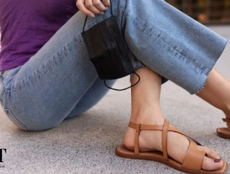 baggy jeans with statement sandals